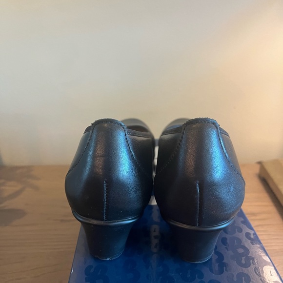 SAS Milano black pump, size 8N - Picture 4 of 6